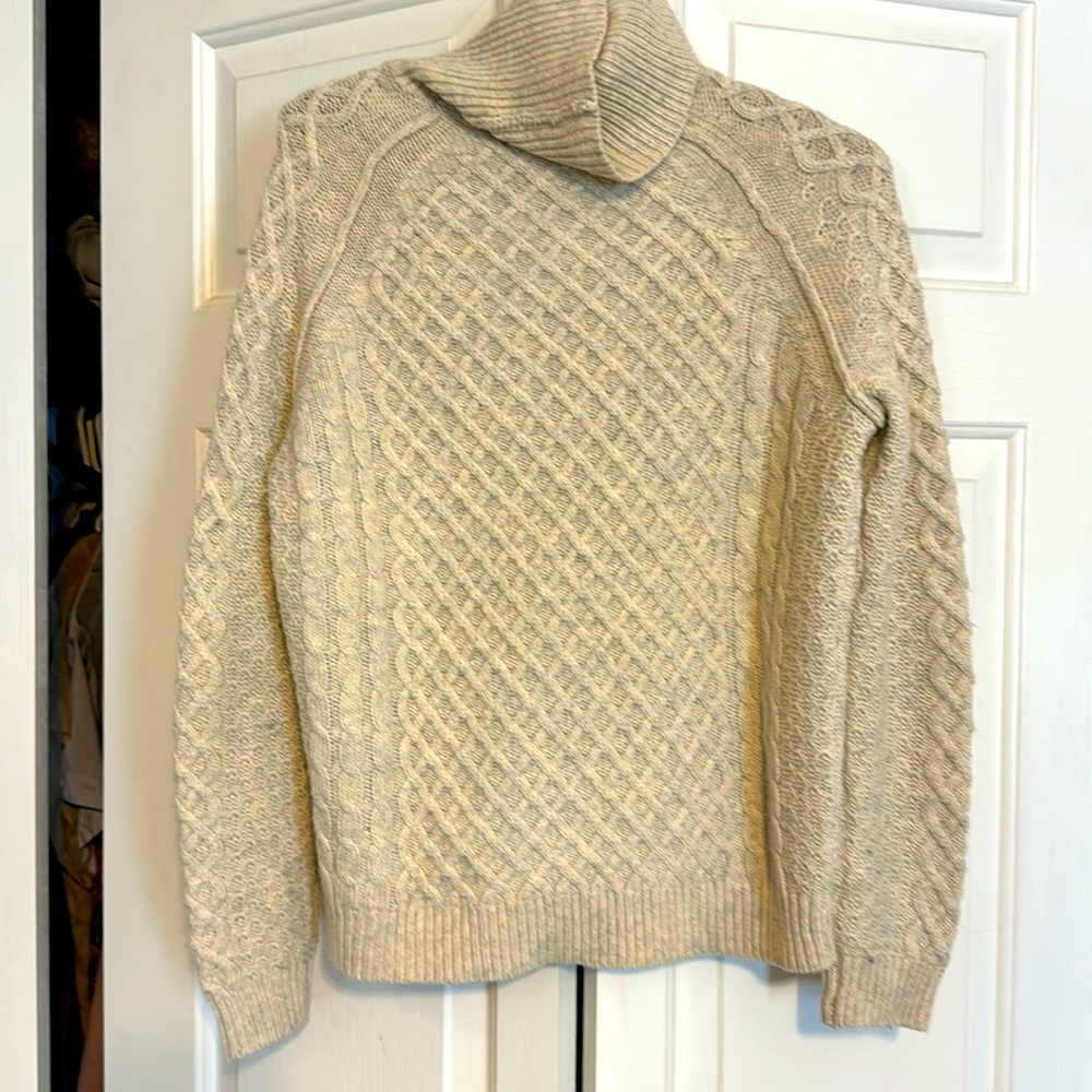 VINCE Luxury Cable Knit Sweater-LIKE NEW!🤍